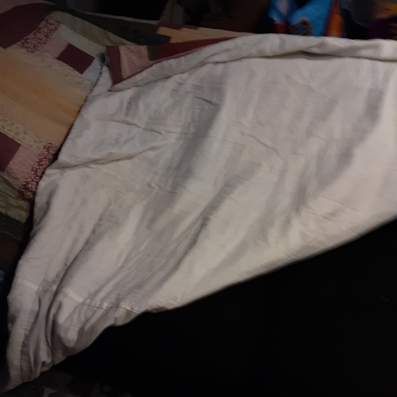 The quilt is a full size and features a vibrant multicolor design - Picture 3 of 8